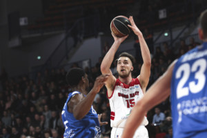 CHARTRES ATTAQUE FORT !