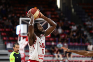 AIX ATTEND LE SLUC DE PIED FERME