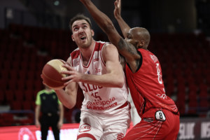 LE SLUC REPOND POSITIVEMENT AU COMBAT (83-75) !